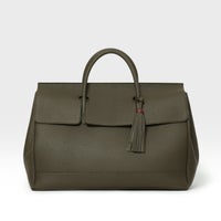 オストロ2 Mサイズの正面(カーキ)